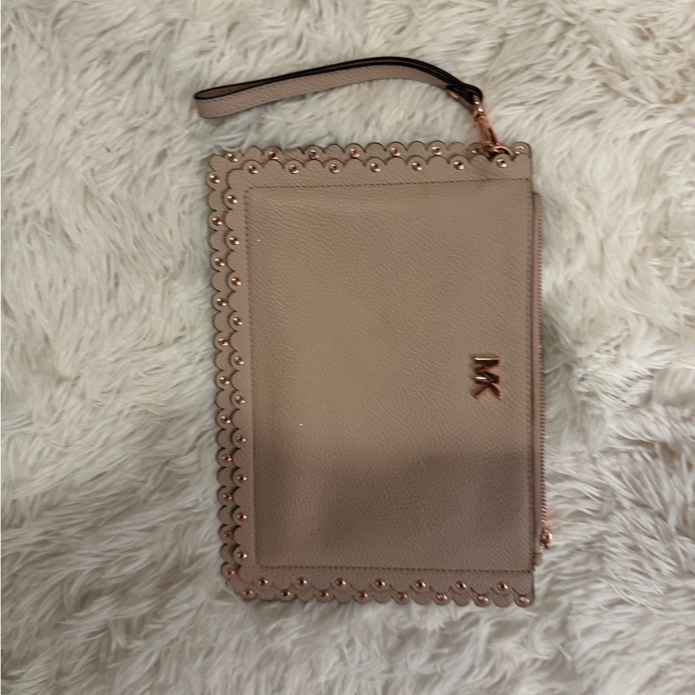 Michael Kors Beige Scalloped Wristlet